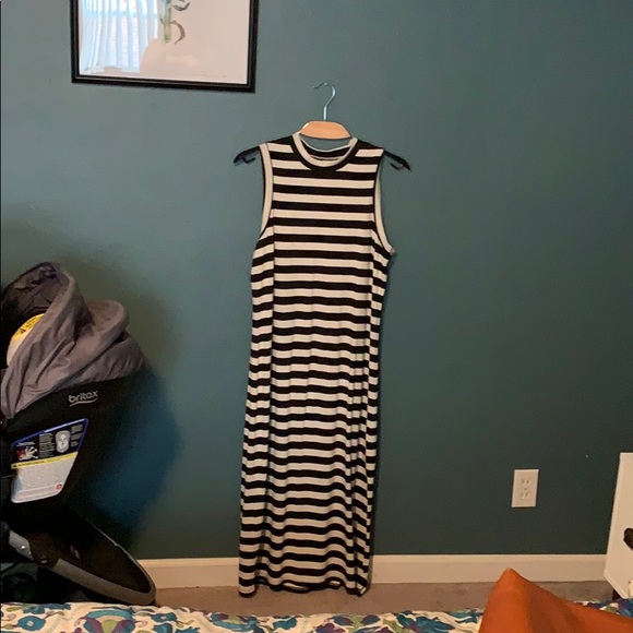Fitted striped dress - Picture 2 of 3